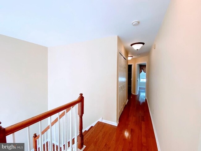 Building Photo - 201 Yorktown Ct