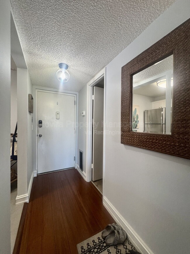 Building Photo - 6545 Indian Creek Dr