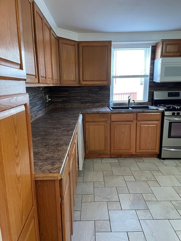 Building Photo - 9 Hall St