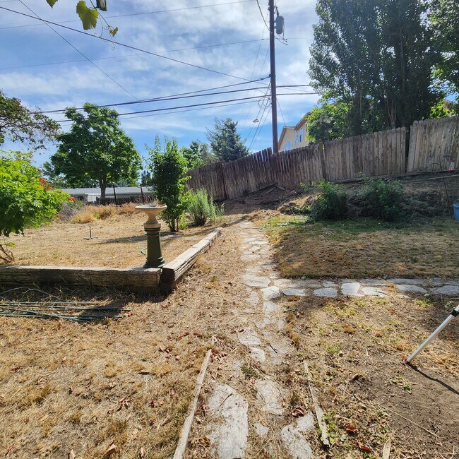 Building Photo - 1018 Court St