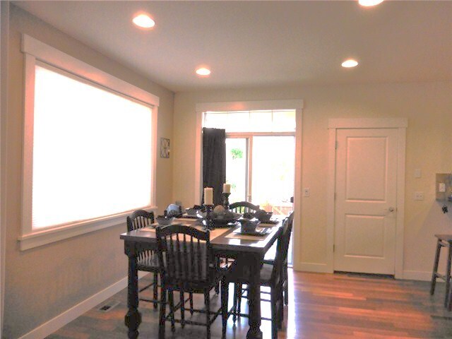 Building Photo - 13904 North Pointe Cir