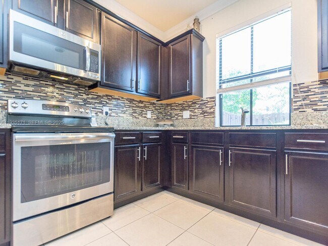 Building Photo - 12320 S Village Cir