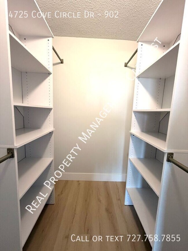 Building Photo - 4725 Cove Cir