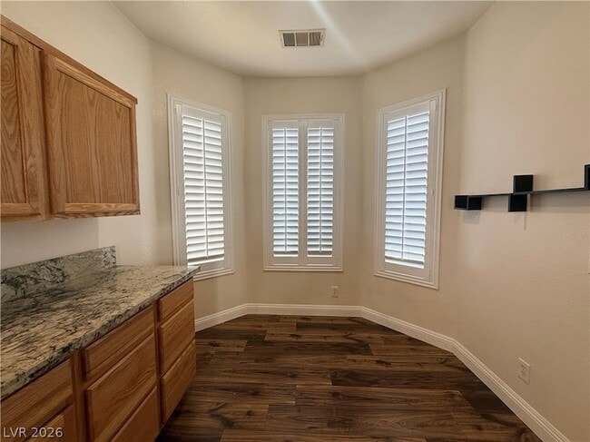 Building Photo - 853 Dancing Vines Ave