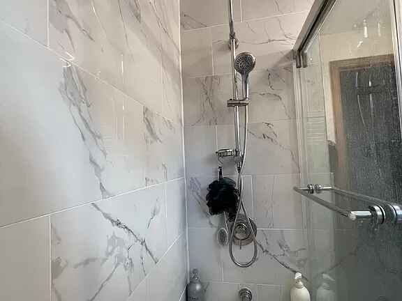 Beautiful dual head shower - 3140 Pleasant Ave S