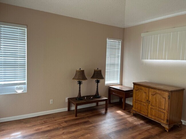 Building Photo - Fully Upgraded and Private 2 Bedroom / 2 Bath Condo