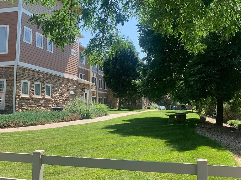 Building Photo - 2803 Kansas Dr