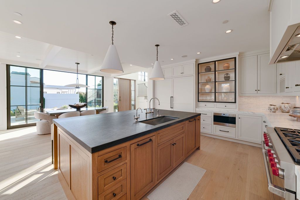 Building Photo - 2820 Bayview Dr