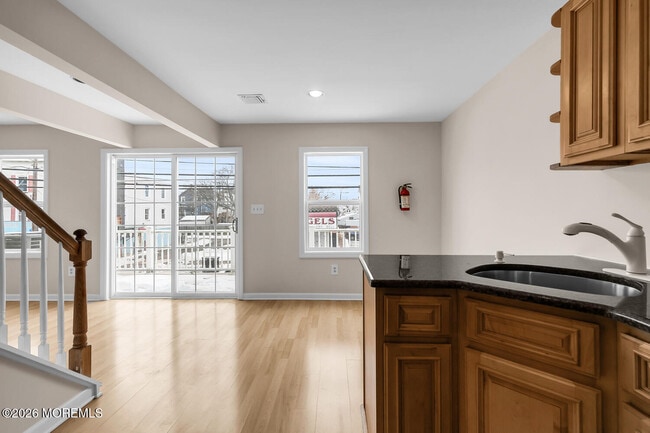 Building Photo - 209 Bay Ave