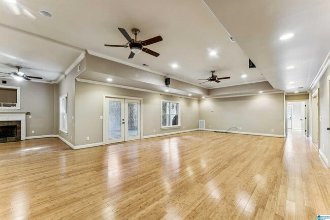 Building Photo - 2005 Lake Heather Dr