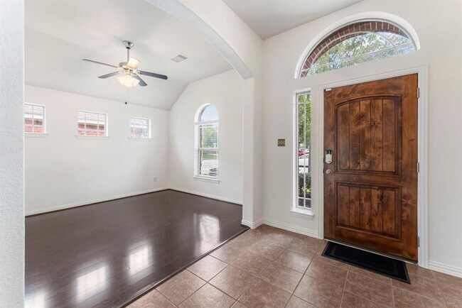 Building Photo - 28519 Lockeridge View Dr