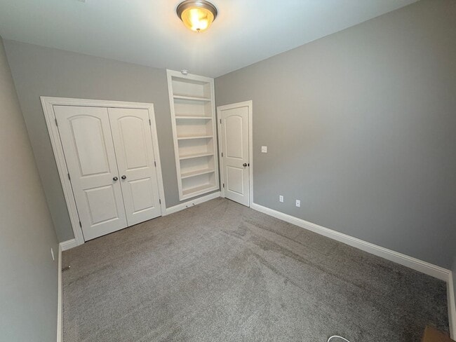 Building Photo - This home will go fast!! Super clean and ready for new tenant!