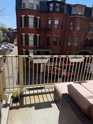 Building Photo - 145 Pinckney St