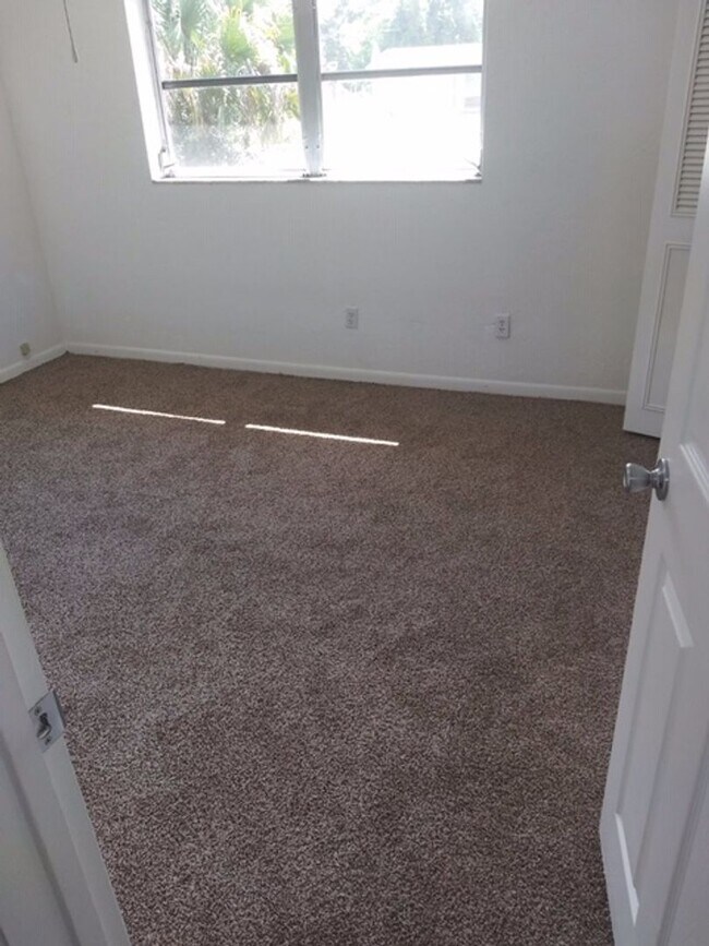 Building Photo - 3 Bed 1 Bath Home | Pet Friendly | Washer ...