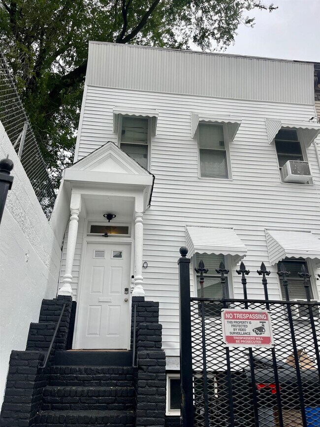 Building Photo - 30 Prescott St