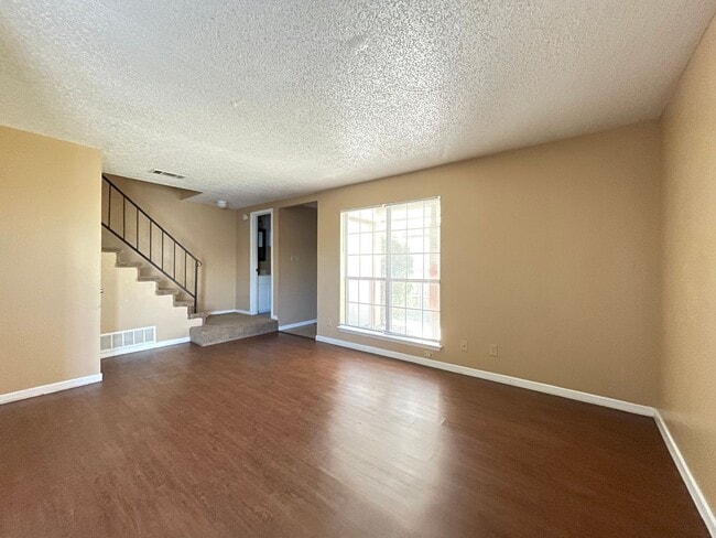 Building Photo - 1102 Covey Ln