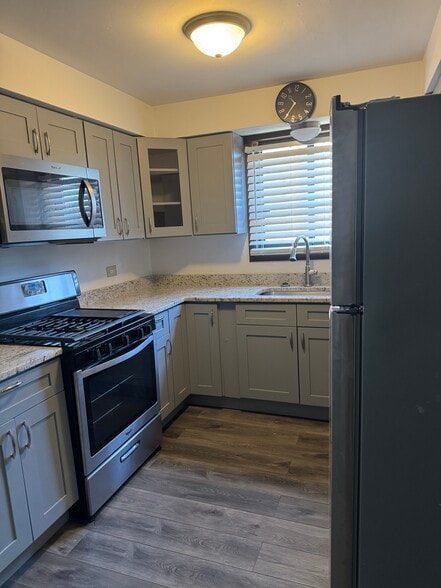 Building Photo - 15744 S Lake Dr