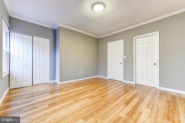 Building Photo - 737 Morton St NW