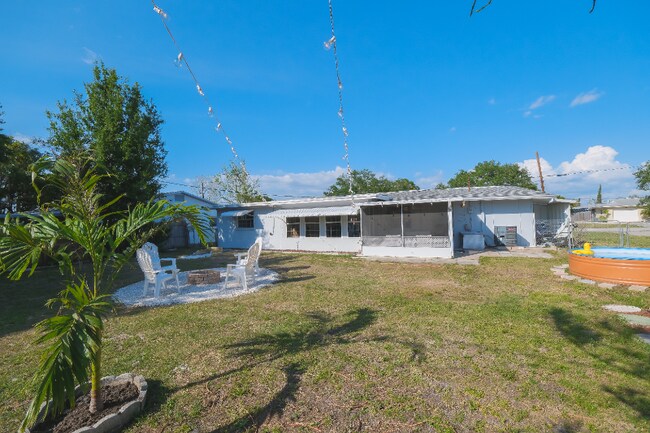 Building Photo - 1752 Banyan Dr