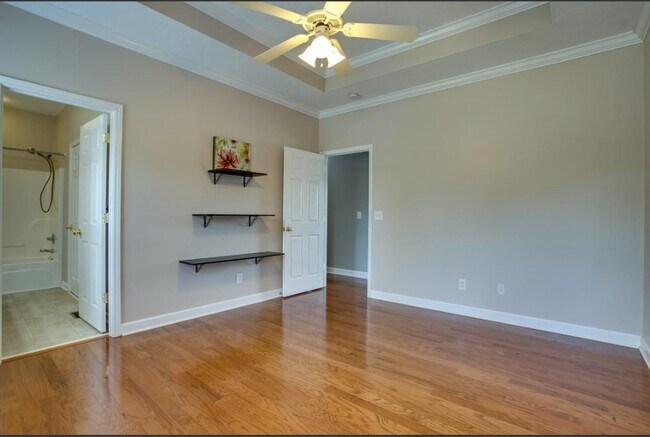 Building Photo - 4650 Hammock Dr