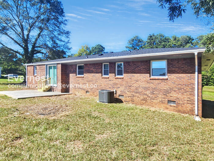 Building Photo - 807 Mountain Creek Church Rd NW