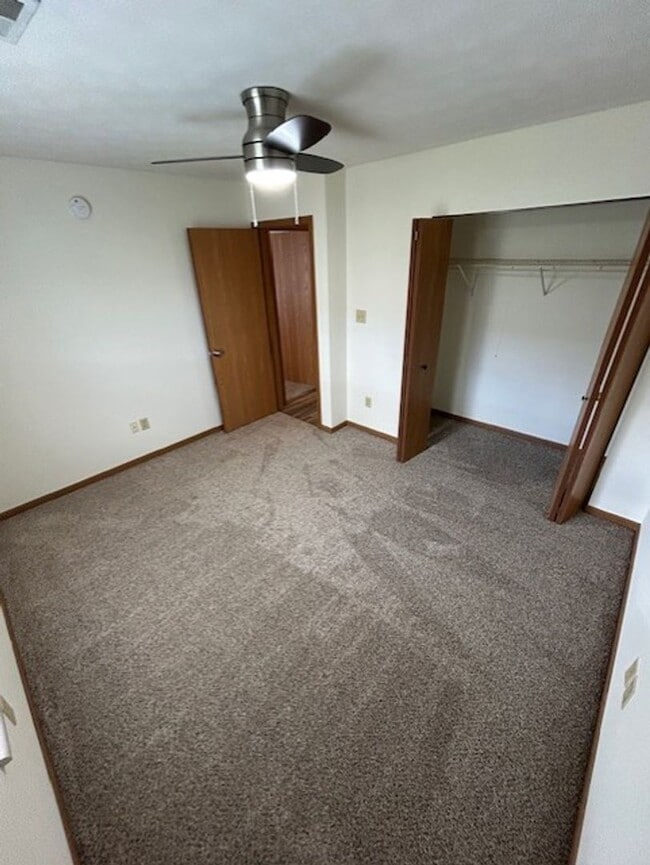 Building Photo - Black Friday Move-in Special! Up to $500 off!