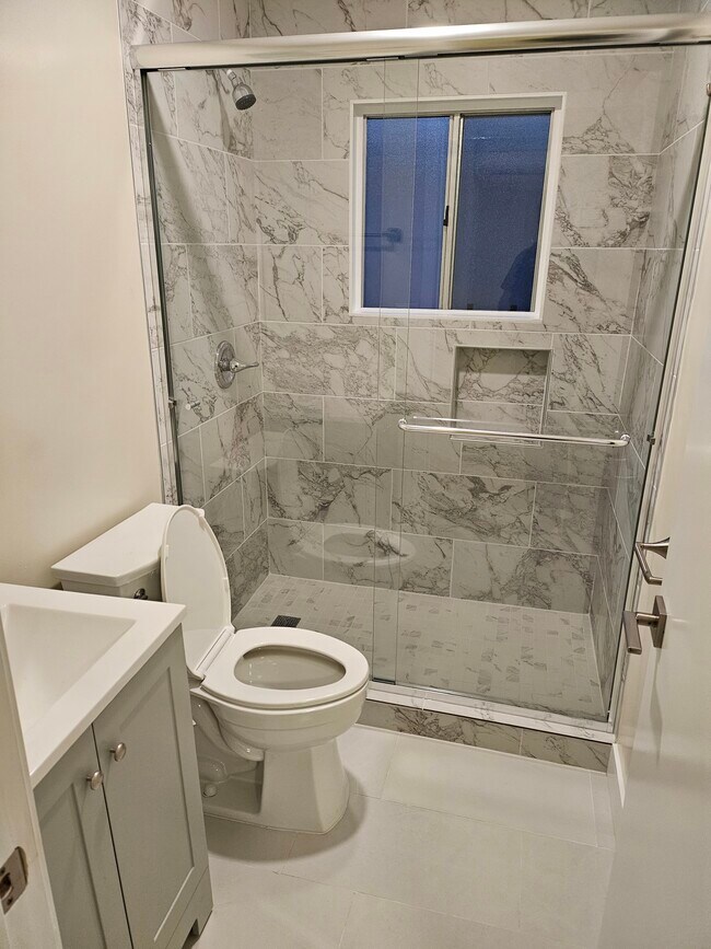 Building Photo - 2017 W Victory Blvd