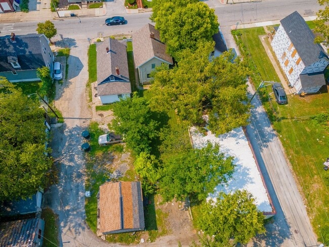 Building Photo - 810 Miller Ave