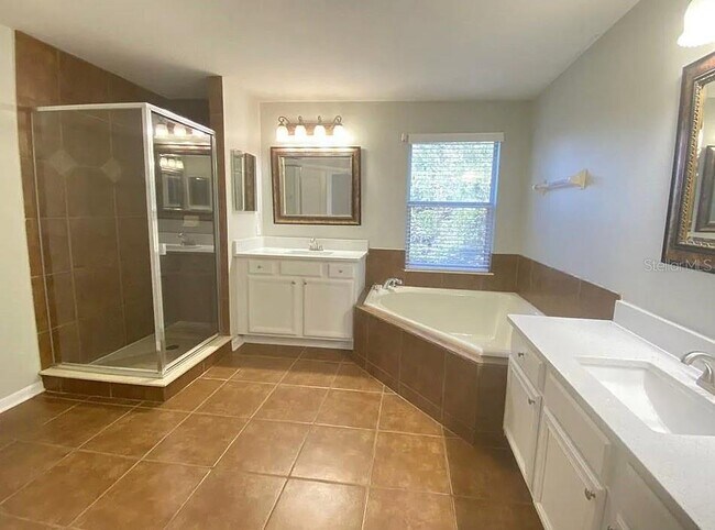 Building Photo - 944 Lost Grove Cir
