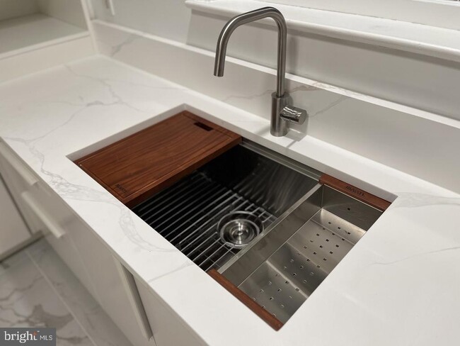 Building Photo - 5507 Chesterbrook Rd