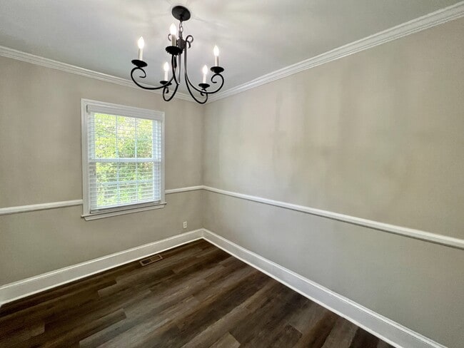 Building Photo - Freshly Painted Elizabeth Townhome