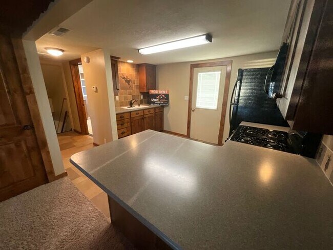 Building Photo - 3 bdrm 3 bath Home 2 car Garage 1.8 Acres Horse property. All Utilities included.