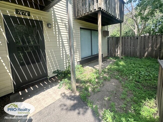 Building Photo - 1 Bedroom  Condo **Half off 1 Month's Rent...