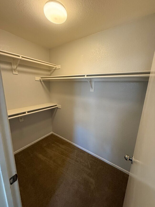 Building Photo - Move-In Ready 2BR / 2.5BA Condo for Rent – Villas Serena