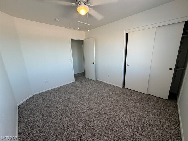 Building Photo - 2424 Predera Ave