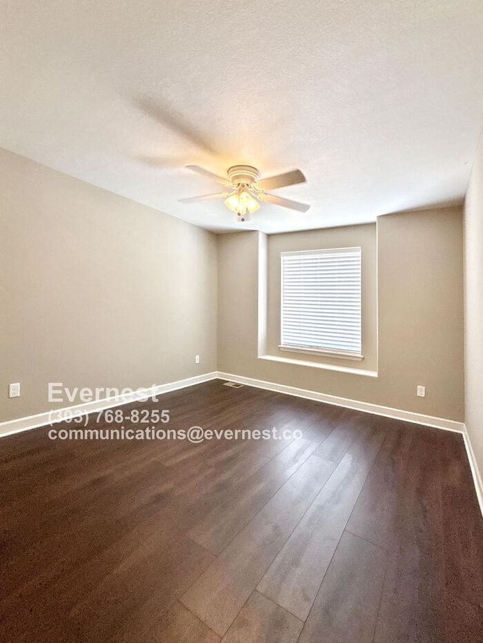 Building Photo - 550 Gallegos Cir
