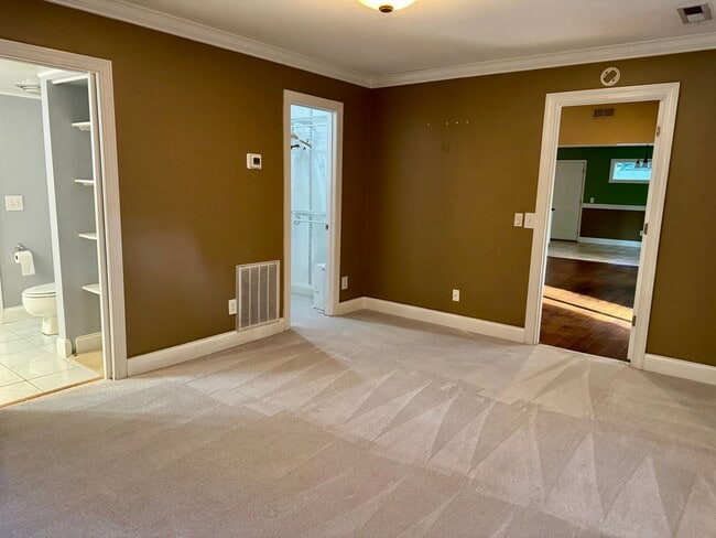 Building Photo - Classic Three Bedroom Home in Hilton Head ...