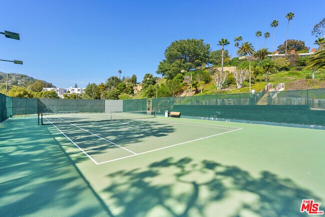 Building Photo - 17350 Sunset Blvd