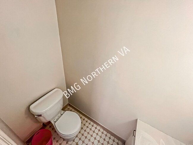 Building Photo - 1325 Lynnbrook Dr