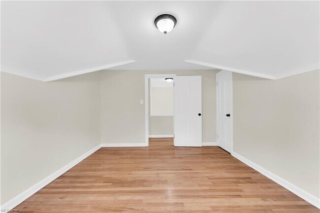 Building Photo - 416 E 255th St