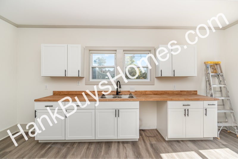 Building Photo - 115 Kansas St