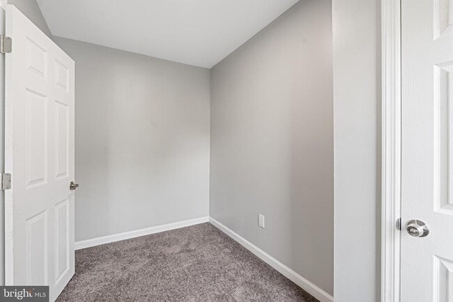 Building Photo - 225 Market St