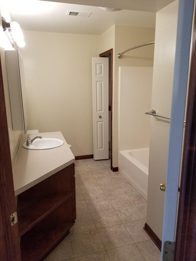 Building Photo - 1623 Lamberton Lake Dr NE