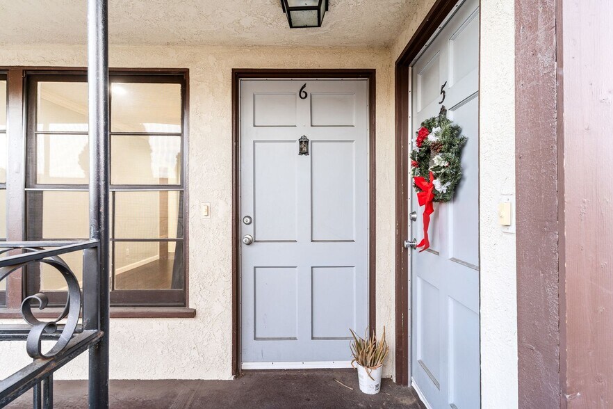 Building Photo - 2104 E Florida St