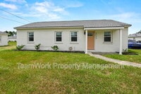 Building Photo - 3033 Azalea Dr