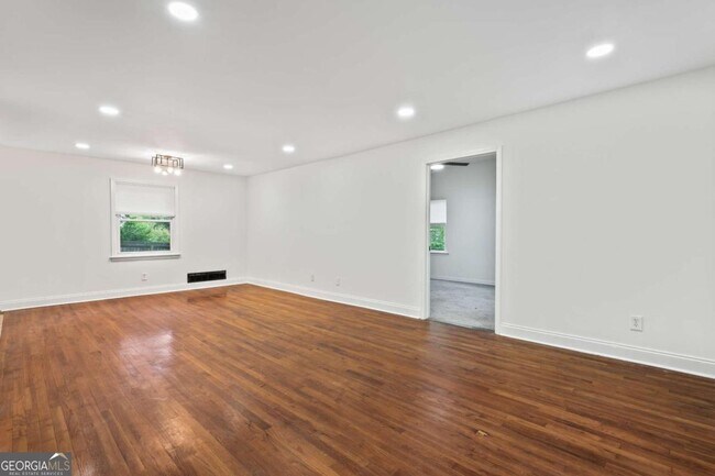 Building Photo - 2735 Defoors Ferry Rd NW