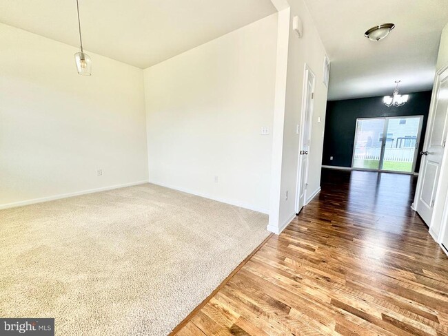 Building Photo - 122 S Marshview Terrace