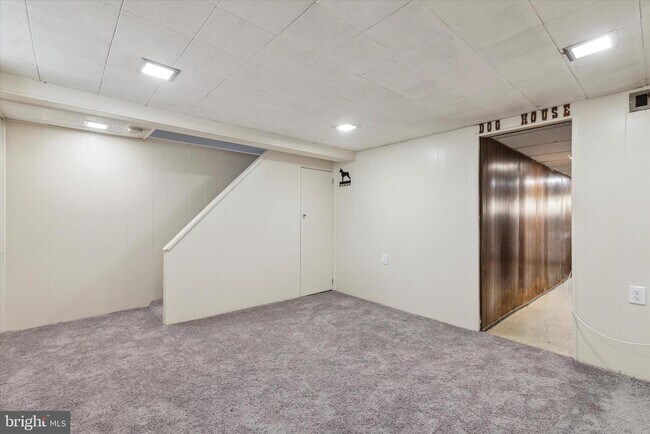 Building Photo - 330 Rively Ave