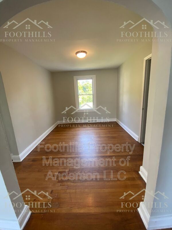 Building Photo - 2704 Whitehall Ave