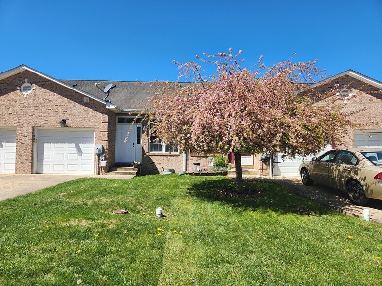 Building Photo - 334 Lora Dr